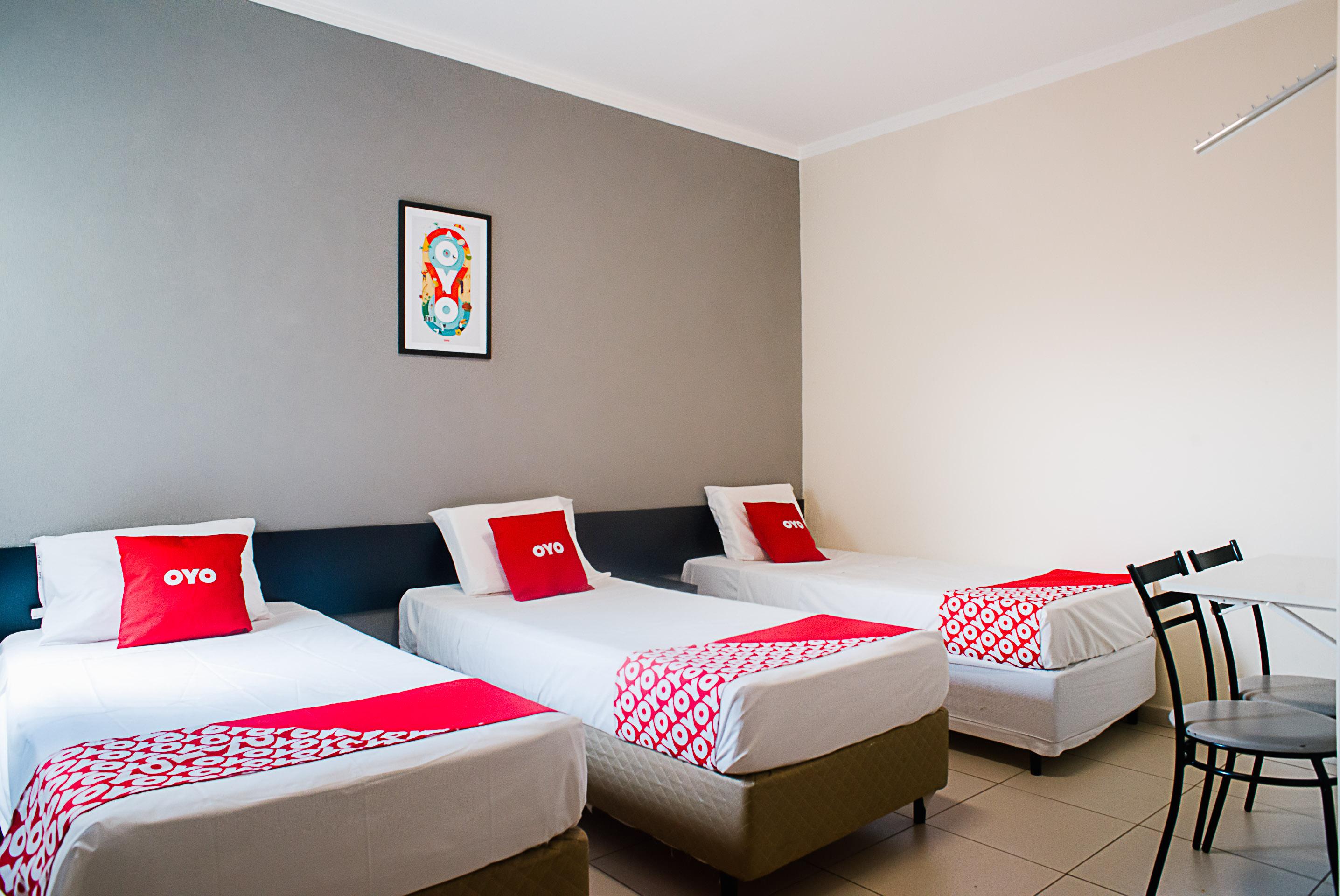Oyo Cerrado Hotel, Campo Grande Campo Grande  Ngoại thất bức ảnh A typical OYO hotel room in Mexico City