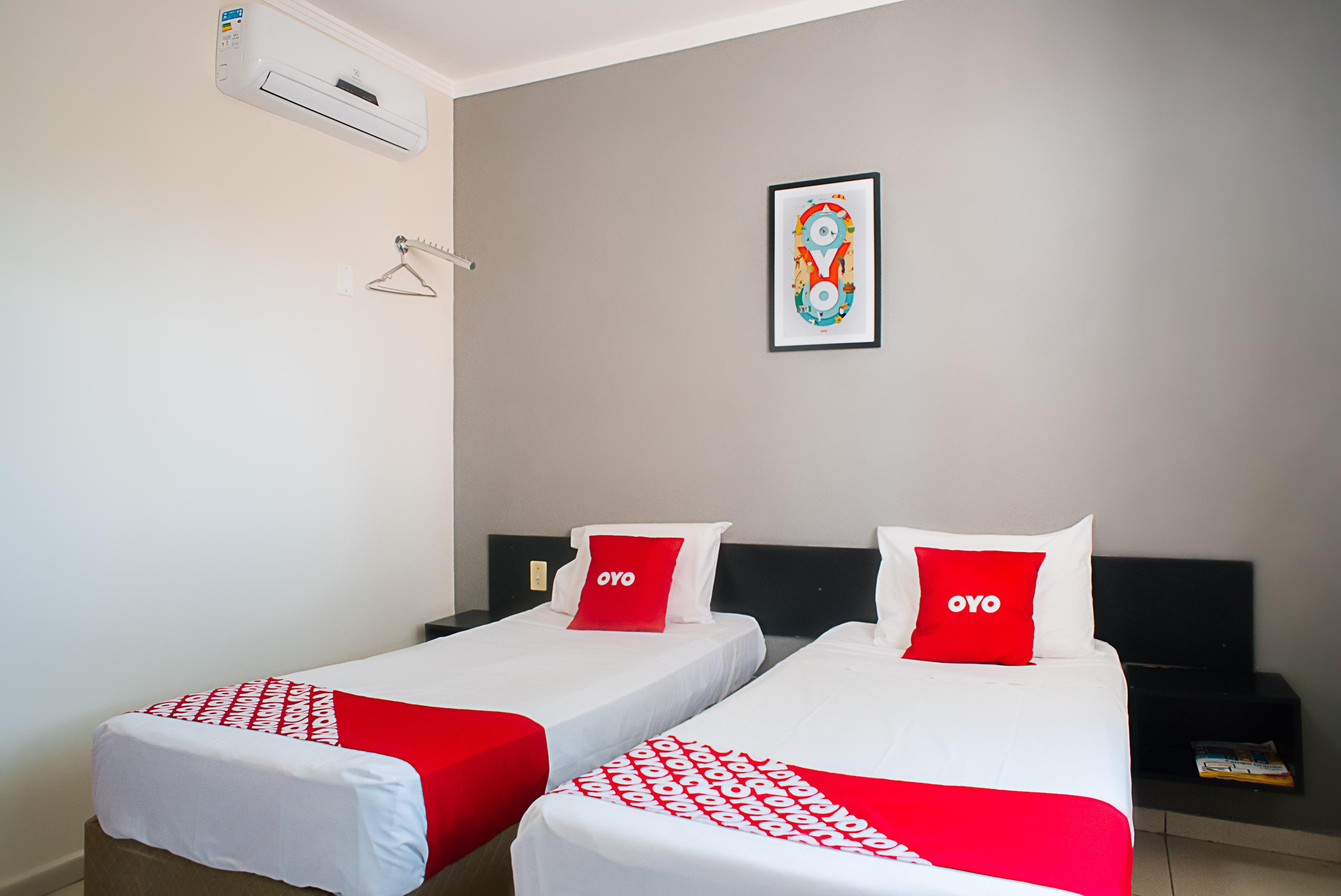 Oyo Cerrado Hotel, Campo Grande Campo Grande  Ngoại thất bức ảnh A room at an OYO hotel in India